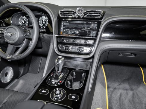 Used 2025 Bentley Bentayga image 33