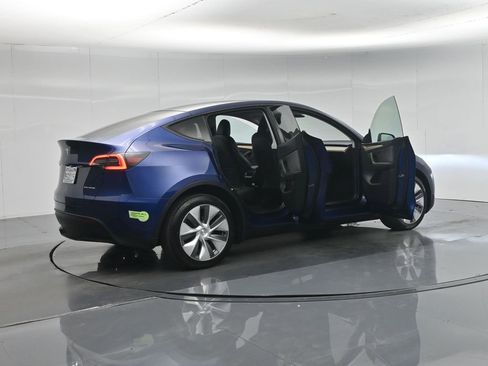 Used 2023 Tesla Model Y Long Range AWD/4WD image 4