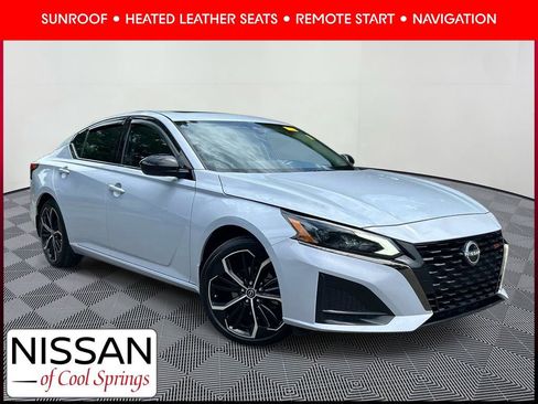 Used 2023 Nissan Altima 2.5 SR w/ SR Premium Package FWD image 1
