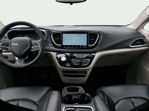 Used 2023 Chrysler Pacifica Touring-L FWD image 21