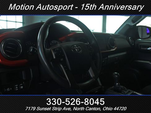 Used 2017 Toyota Tacoma TRD Off-Road w/ Premium & Technology Package image 16