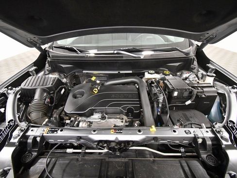 Used 2024 GMC Terrain SLT image 12