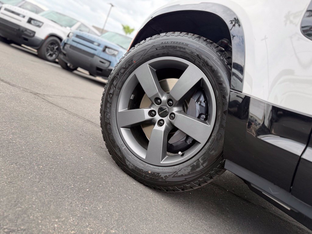 New 2026 Land Rover Defender 110 X-Dynamic SE AWD/4WD image 5