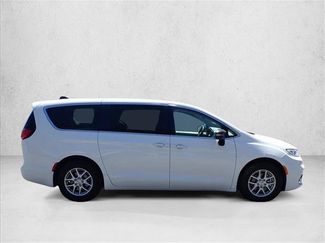 Used 2024 Chrysler Pacifica Touring-L FWD video 4