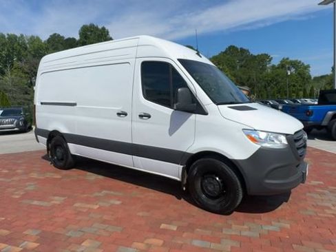 Used 2025 Mercedes-Benz Sprinter 2500 image 4