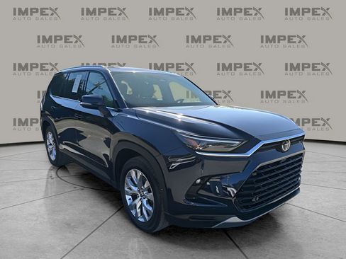 Used 2025 Toyota Grand Highlander AWD image 7