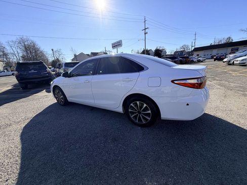 Used 2017 Toyota Camry LE image 18