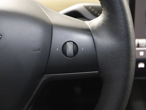 Used 2022 Tesla Model Y Long Range image 35