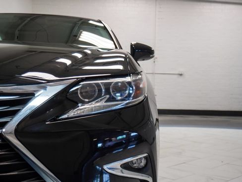 Used 2018 Lexus ES 350 w/ Luxury Package w/Wood Trim FWD image 15