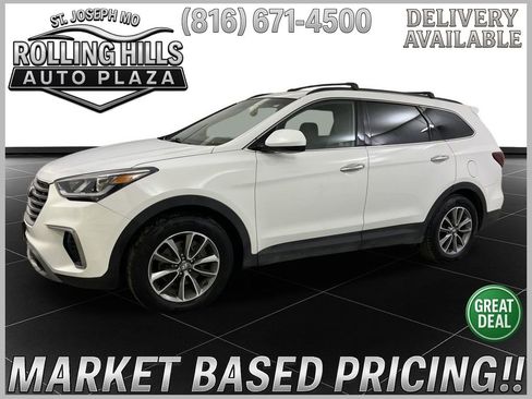 Used 2017 Hyundai Santa Fe SE image 1