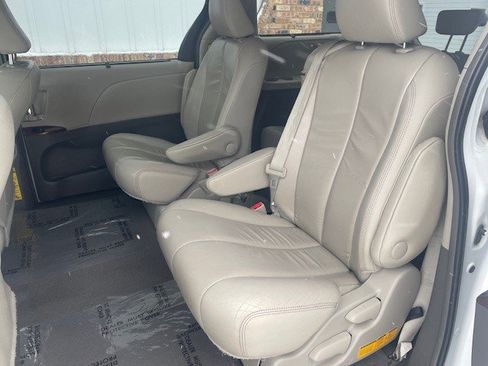 Used 2013 Toyota Sienna XLE image 20