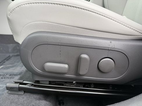 Certified 2025 Hyundai Kona Limited image 29