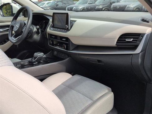 Used 2023 Nissan Rogue SV image 20