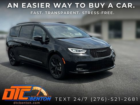 Used 2025 Chrysler Pacifica Limited FWD image 1
