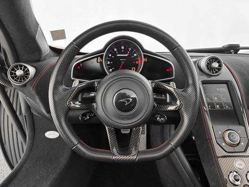 Used 2015 McLaren 650S Spider image 11