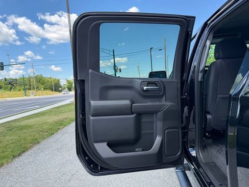 Used 2025 Chevrolet Silverado 1500 Custom Trail Boss AWD/4WD image 9