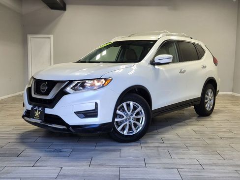 Used 2020 Nissan Rogue SV image 1