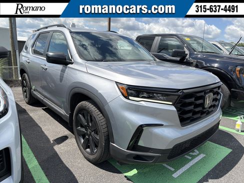 Used 2025 Honda Pilot Sport image 1