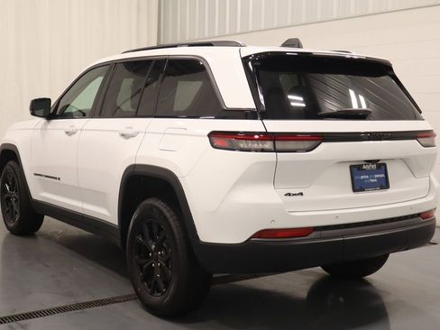 New 2026 Jeep Grand Cherokee Altitude AWD/4WD image 7
