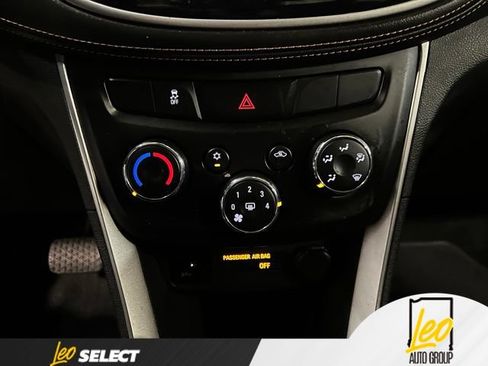 Used 2018 Chevrolet Trax LT w/ LT Convenience Package AWD/4WD image 11