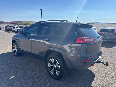 Used 2016 Jeep Cherokee Trailhawk w/ Leather Interior Group AWD/4WD image 3