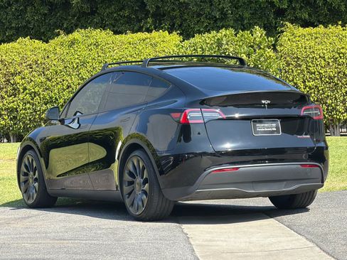 Used 2025 Tesla Model Y Performance AWD/4WD image 3