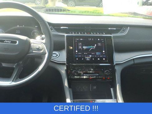 Certified 2025 Jeep Grand Cherokee Altitude AWD/4WD image 11