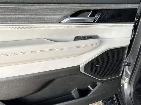 New 2024 Jeep Wagoneer Series II w/ Flexible Seating Group image 26