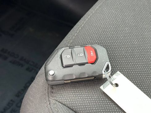 Used 2023 Jeep Gladiator Overland AWD/4WD image 34