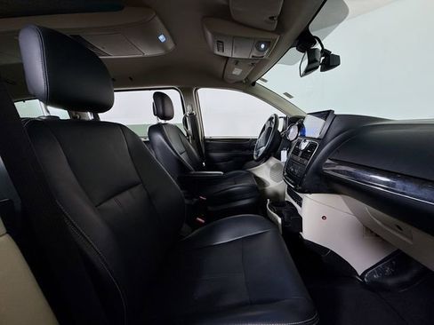 Used 2011 Chrysler Town & Country Touring-L w/ Entertainment Group #2 image 24