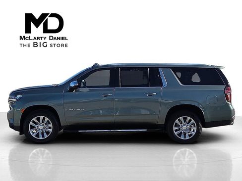 Certified 2023 Chevrolet Suburban Premier image 3