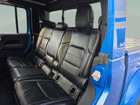 Used 2020 Jeep Gladiator Overland image 25