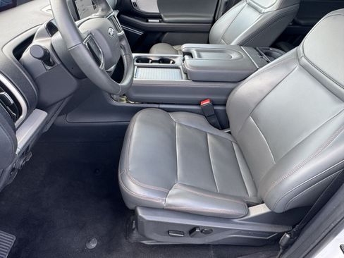 Certified 2025 Ford Expedition Active AWD/4WD image 9
