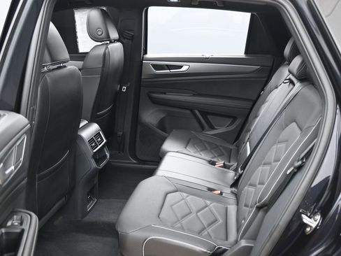 Used 2024 Volkswagen Atlas Cross Sport SE w/ Panoramic Sunroof Package FWD image 34