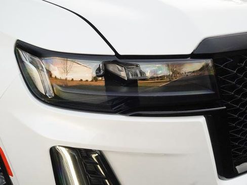 Used 2023 Cadillac Escalade V image 37