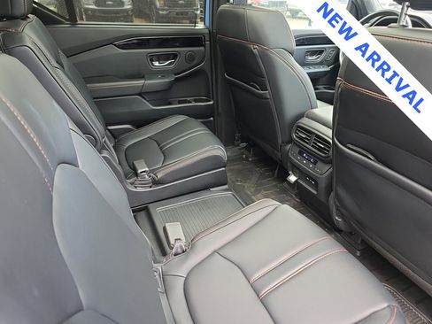 Used 2025 Honda Pilot TrailSport image 41