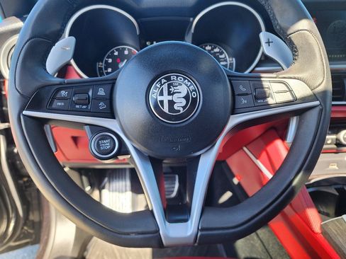 Used 2018 Alfa Romeo Stelvio Ti Sport AWD/4WD image 16