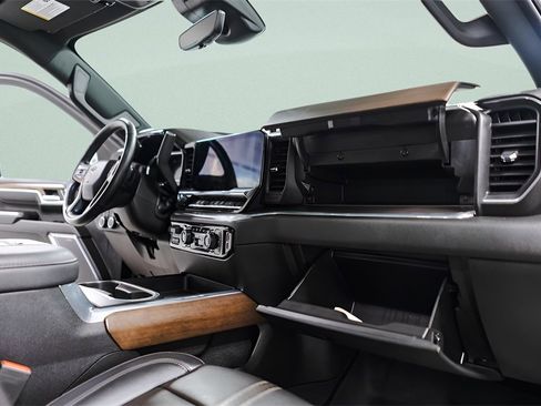 Used 2024 Chevrolet Silverado 2500 High Country w/ High Country Premium Package image 38