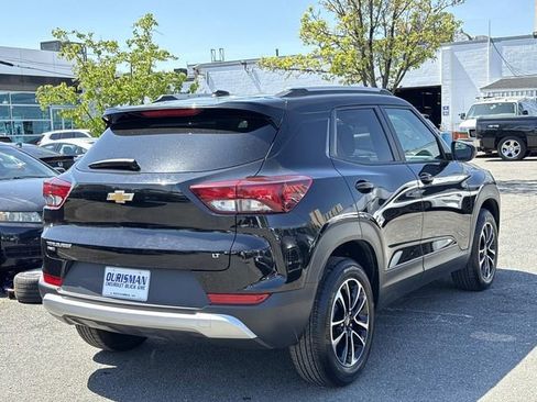 Used 2025 Chevrolet TrailBlazer LT image 2