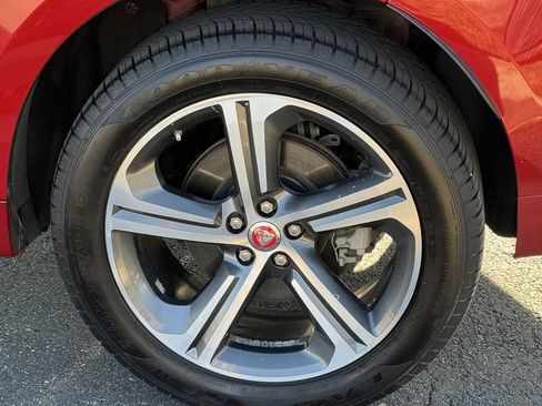 Used 2017 Jaguar F-PACE R-Sport image 12