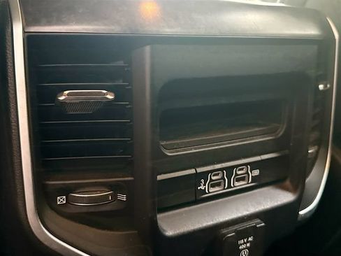 Used 2019 RAM 1500 Big Horn AWD/4WD image 25