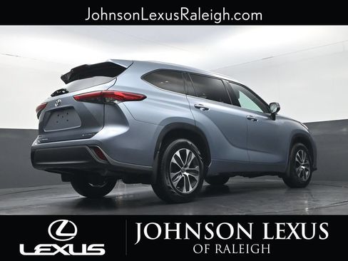 Used 2021 Toyota Highlander XLE AWD/4WD image 20