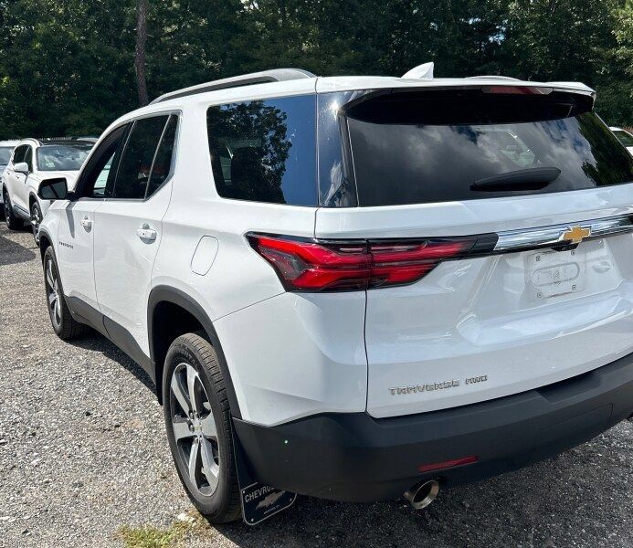 Used 2023 Chevrolet Traverse LT w/ LT Premium Package AWD/4WD image 4