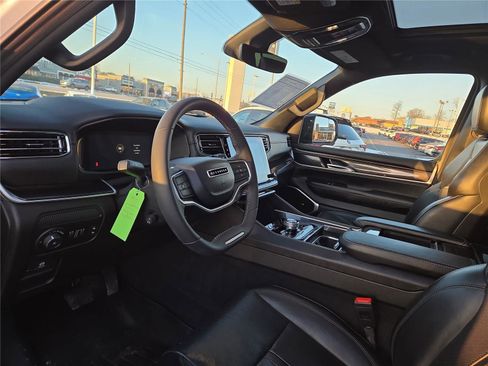 Used 2023 Jeep Wagoneer w/ Premium Group I image 21