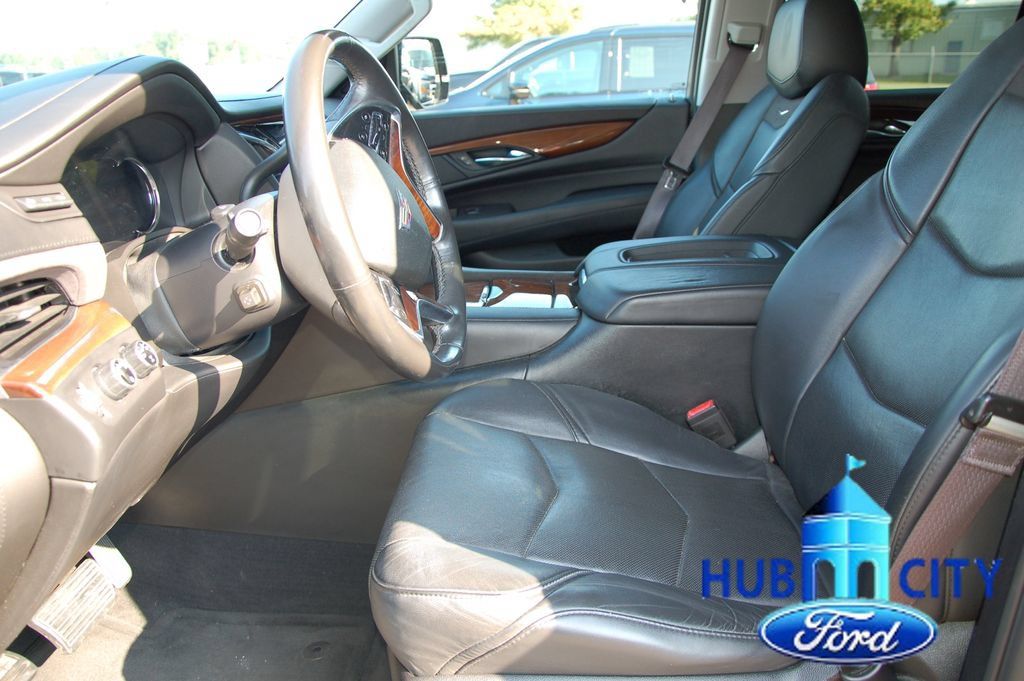 Used 2016 Cadillac Escalade Luxury AWD/4WD image 10