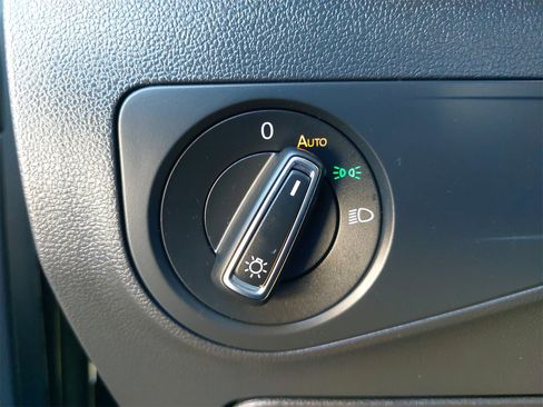 Used 2022 Volkswagen Tiguan SE image 30