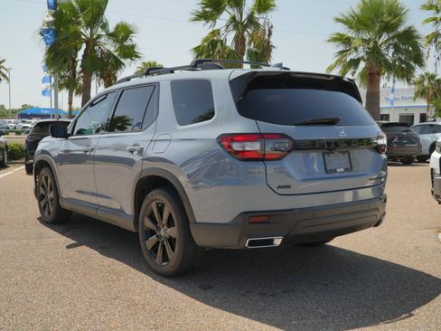 Used 2025 Honda Pilot Black Edition image 7
