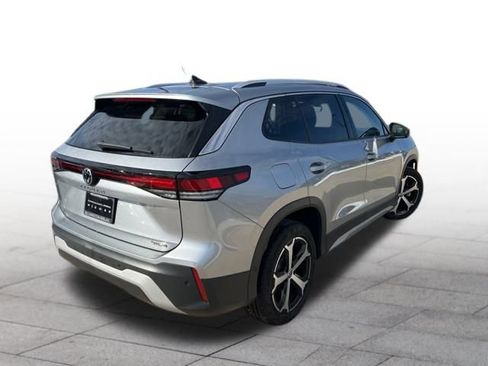 Used 2025 Volkswagen Tiguan SE image 6