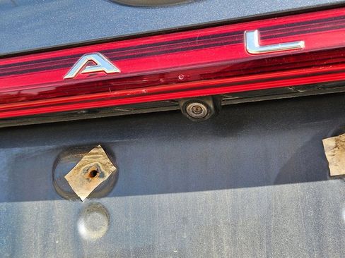 Used 2019 Toyota Avalon Limited image 9