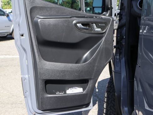 Used 2021 Mercedes-Benz Sprinter 2500 image 24